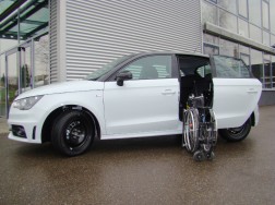 Rollstuhlverladehilfe Ladeboy S2 im Audi A1.