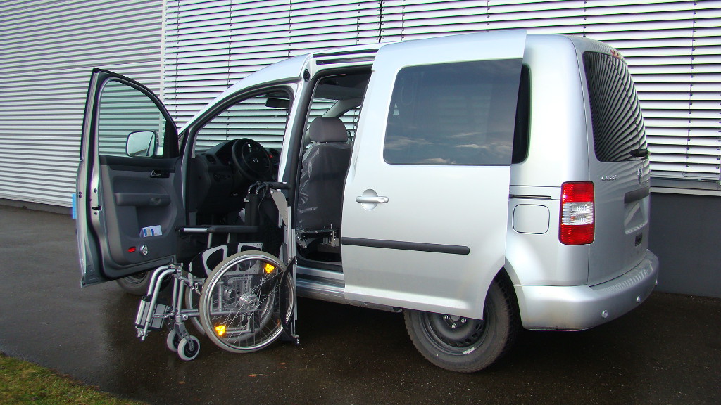 Das Rollstuhlverladesystem LADEBOY S2 im VW Caddy.
