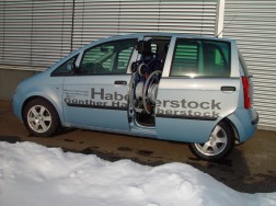 Das Rollstuhlverladesystem LADEBOY S2 im Fiat Idea.