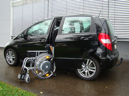 Das Rollstuhlverladesystem LADEBOY S2 in der Mercedes A-Klasse.