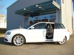 Das Rollstuhlverladesystem LADEBOY S2 im Audi A3 Sportback ab 2007.