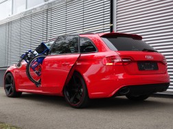 Das Rollstuhlverladesystem LADEBOY S2 im Audi RS4 2015.