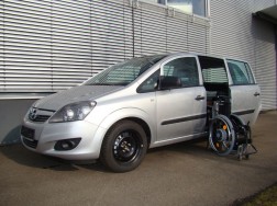 Das Rollstuhlverladesystem LADEBOY S2 im Opel Zafira B