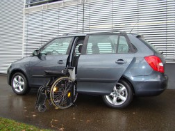 Das Rollstuhlverladesystem LADEBOY S2 im Skoda Fabia Schrägheck.