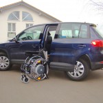 Das Rollstuhlverladesystem LADEBOY S2 im VW Tiguan.