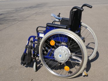 Der Faltboy. Falthilfe und elektrische Kippstütze für Rollstühle mit Elektroantrieb wie e-fix und e-motion.
